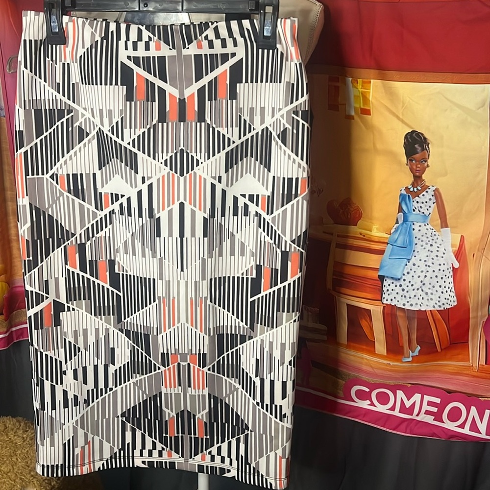 🌟 Mossimo size medium pencil skirt abstract print